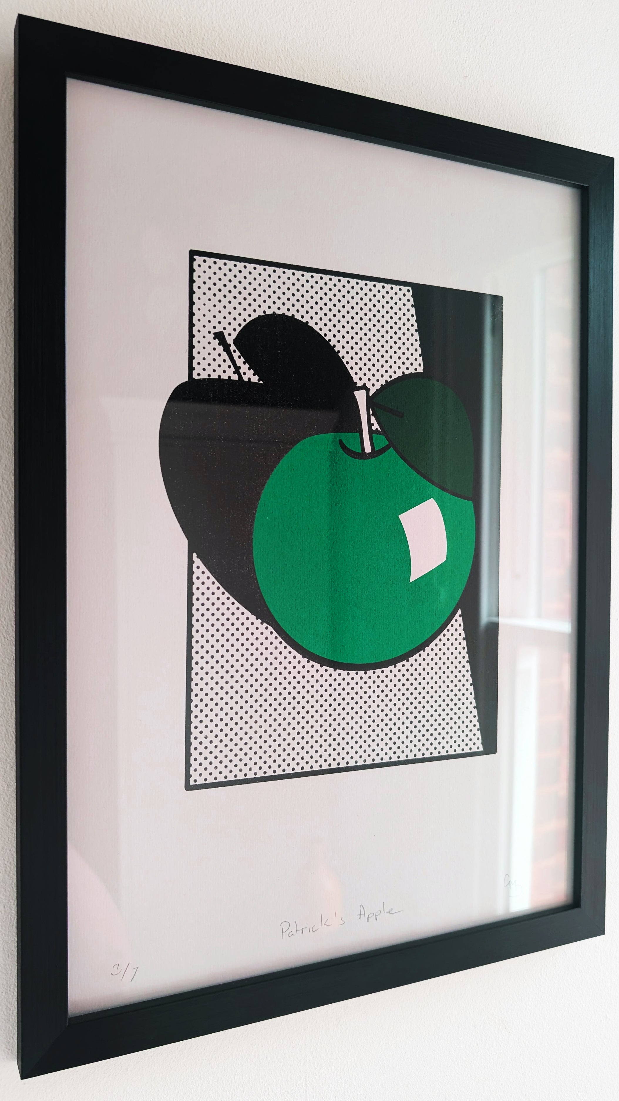 Green apple pop art print Patrick’s Apple – limited edition modern artwork
Patrick’s Apple by Gerard McDonagh – hand-pulled limited edition screen print